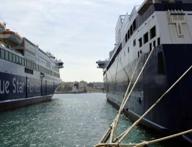 Όμηροι της ΠΝΟ 2 εκατομμύρια νησιώτες και τουρίστες σε 100 νησιά της Ελλάδας: Συνεχίζεται για τρίτη ημέρα η απεργία